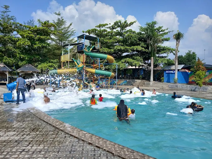 Kolam Renang Jambangan Permai - Foto 1