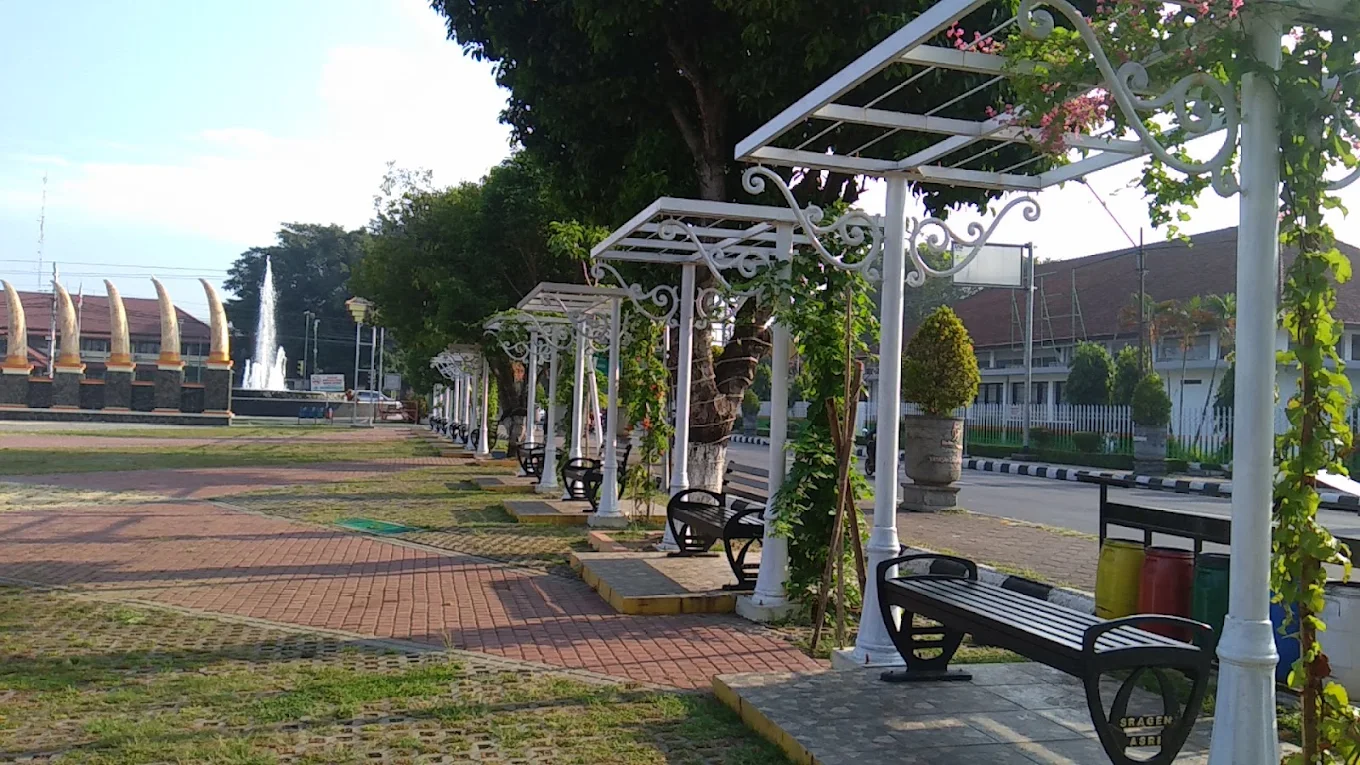 Alun-Alun Sragen - Foto 2