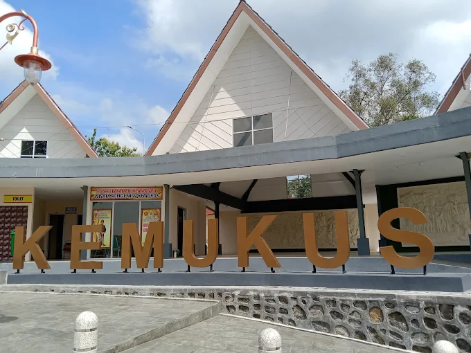 Gunung Kemukus - Foto 1